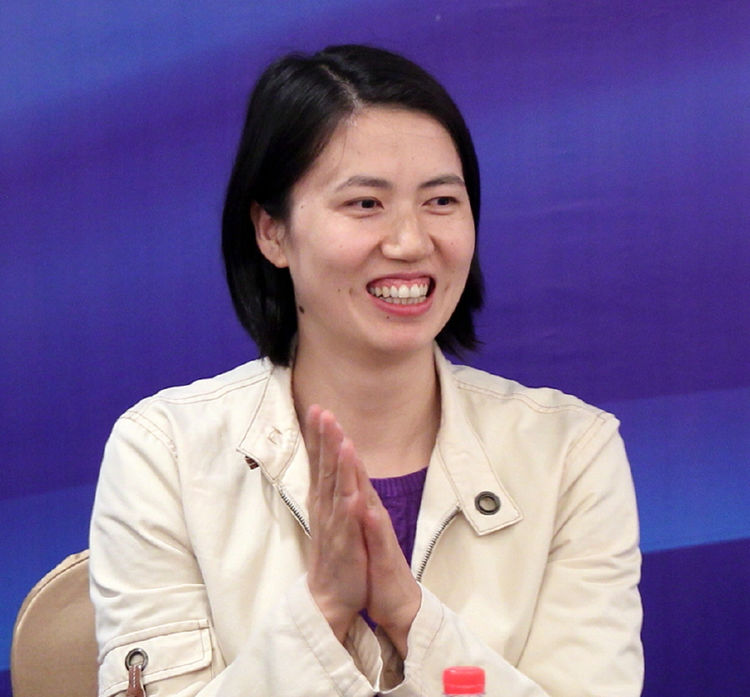 39岁女排女神周苏红,嫁给大8岁富豪很幸福,依旧美如少女!