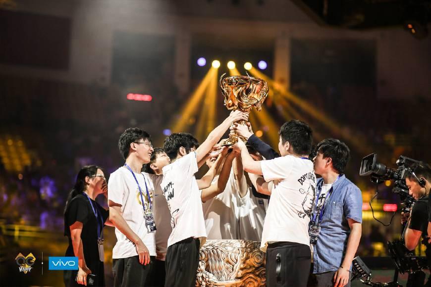 这位人物曾经在2017年的kpl秋季赛上就带领qghappy击败了xq缔造王朝!