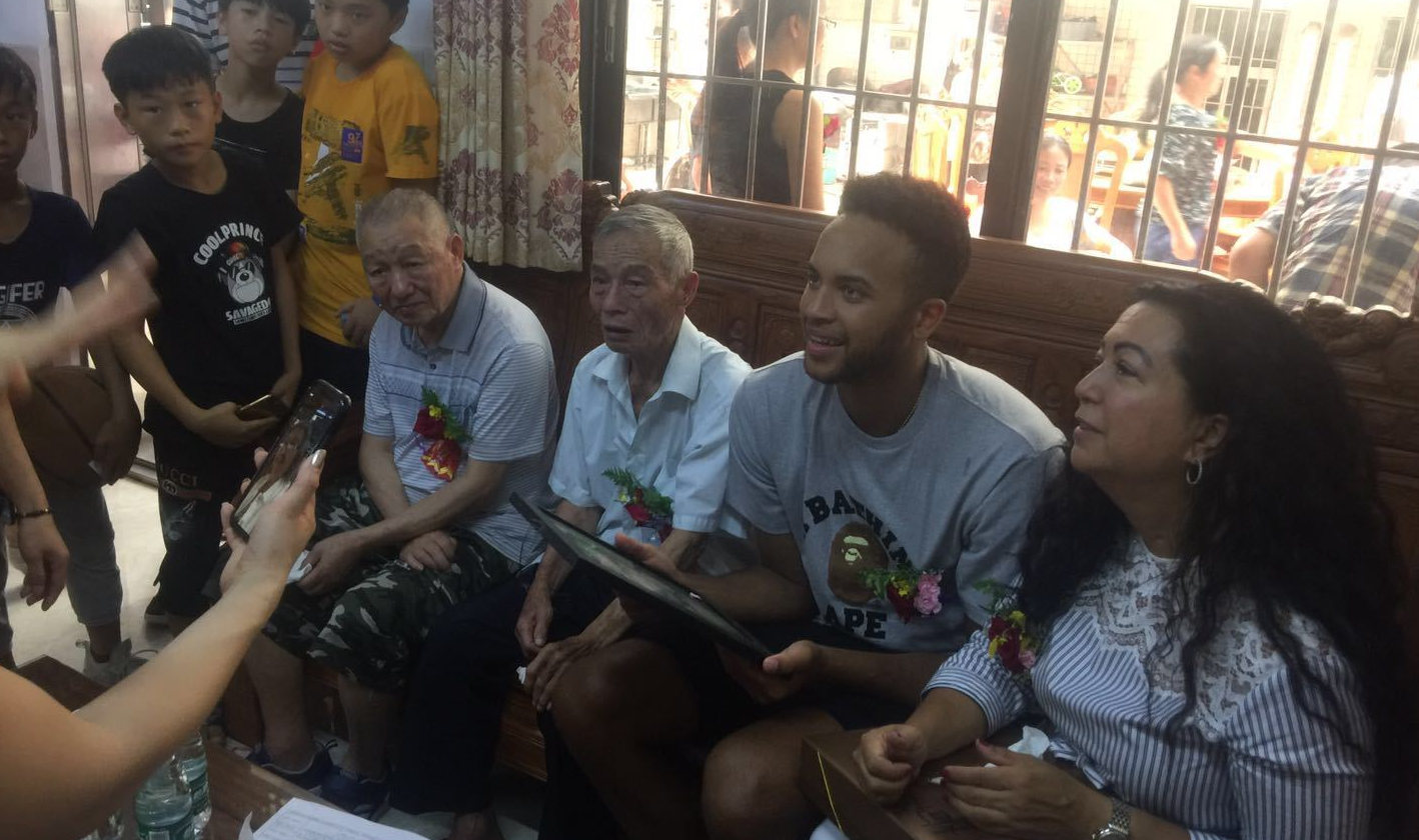 在第二次世界大战前就从中国去了牙买加,后来就结识了安德森的曾外