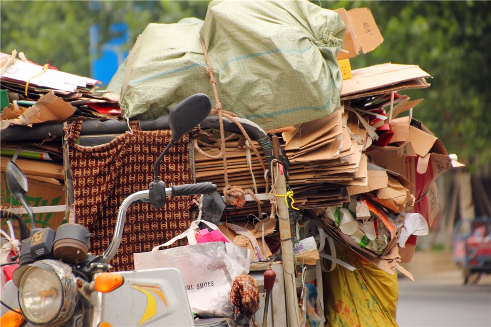 农民大叔进城收废品,收入不输公司白领