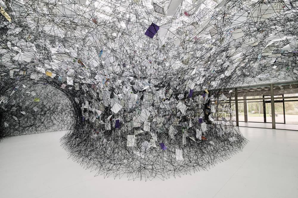 日本当代艺术家——塩田千春(chiharu shiota)的艺术装置作品分享