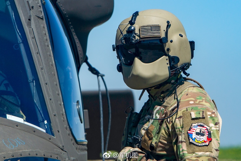 美国陆军航空兵hh-60m机组救护演习