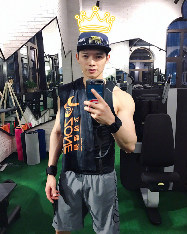 38岁辰亦儒复出拍戏,化身肌肉型男太撩人,比当年更有男人魅力