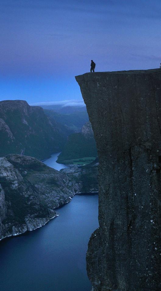 世界上最危险的五块石头, 掉下去就是万丈深渊, 有一块却是骗子