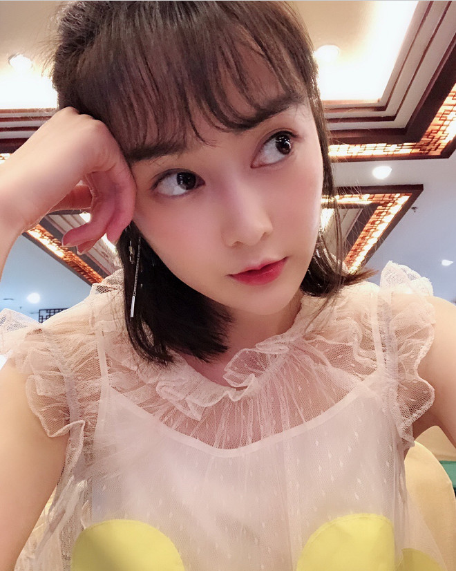 "魔仙小月"只不过换了造型,立马年轻十岁,穿上校服如清纯少女|周娇