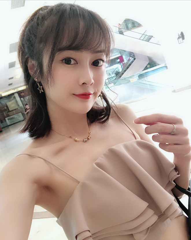 立马年轻十岁,穿上校服如清纯少女|周娇|小月|校服_新浪新闻