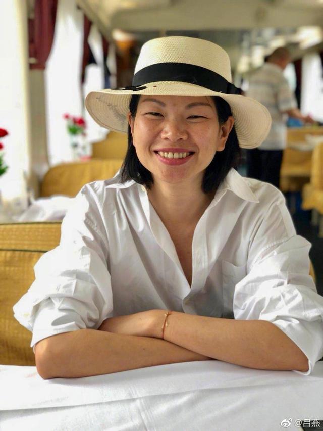 吕燕"丑"得让人着迷,优雅脱俗独具魅力,活出了人们羡慕的样子