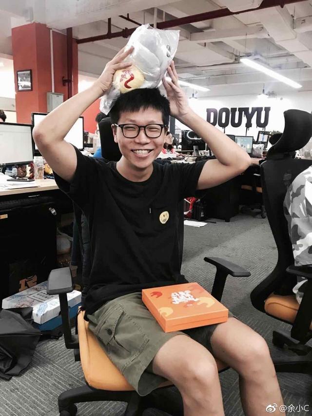 余小c韩服连跪7把终于迎来首胜,网友:混子要赢了,lol废了!