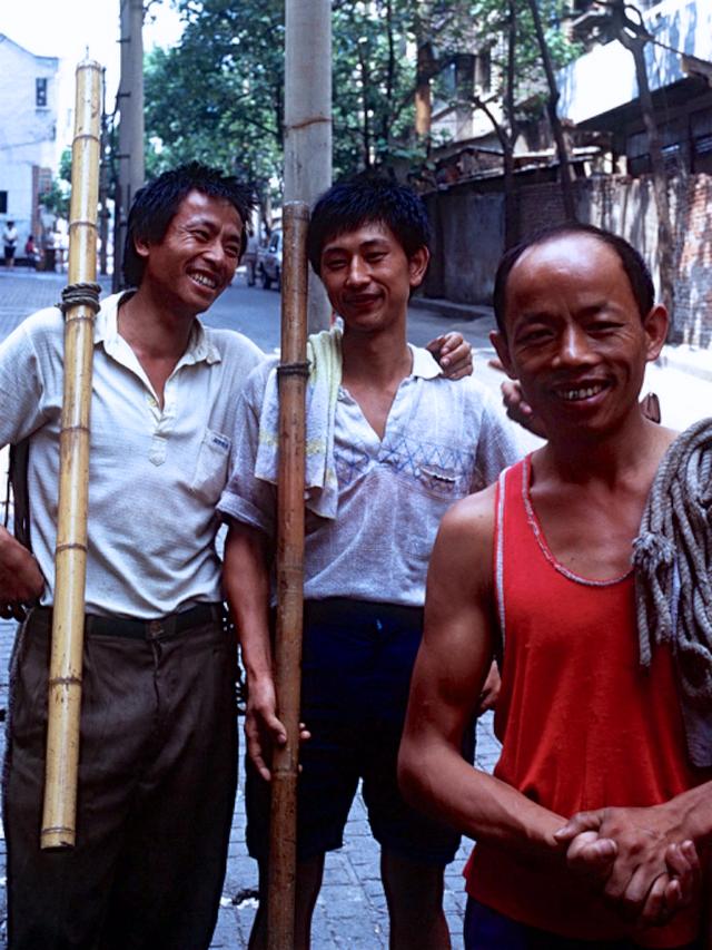 重庆记忆1990年代,随处可见的山城棒棒|棒棒|棒棒军|重庆_新浪新闻