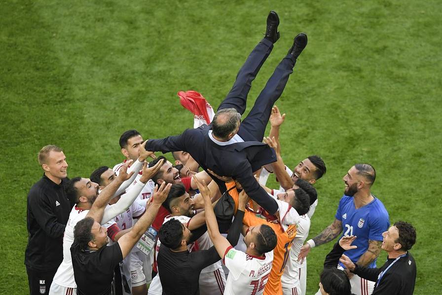 即使耐克没有赞助球鞋,但是伊朗还是赢了比赛.