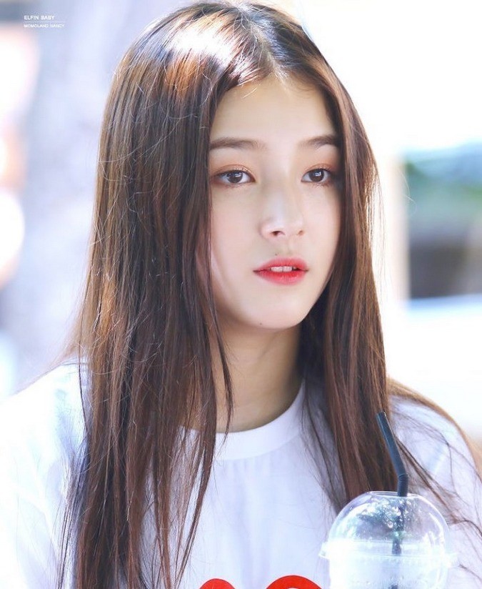 美图分享:韩国清纯长发美女,日常生活自拍