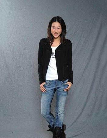 瘦腿又提臀,盘点穿上牛仔裤的女星们,最后一位真的是又细又翘