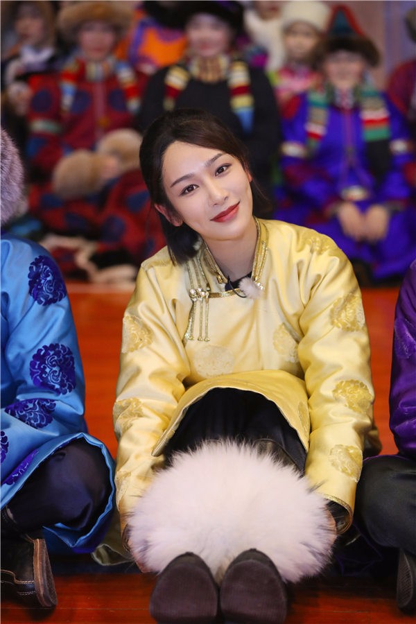 杨紫《高能2》变身格勒 幽默逗趣蹦"养生迪"