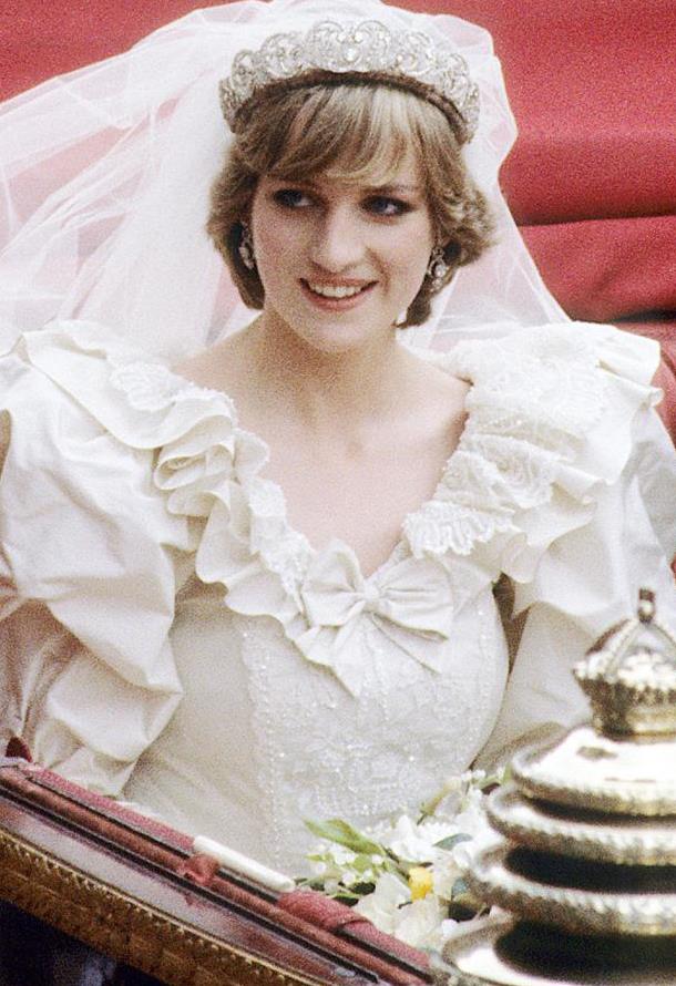 英国梅根王妃带起2018年最热门婚礼发型王室婚礼最爱低发髻