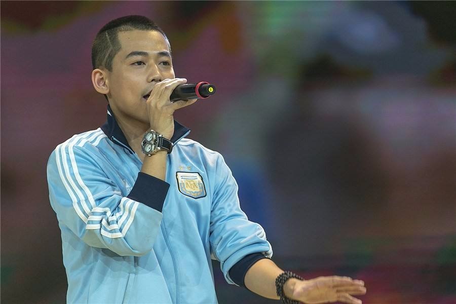 阿根廷惊险出线,"娱乐圈第一梅吹"苏醒晒激动嘶吼自拍照