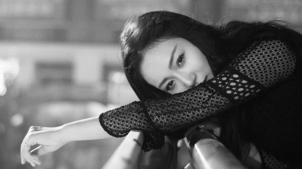 气质美女惆怅眼神忧郁怜悯养眼写真集 67676767 @微相册