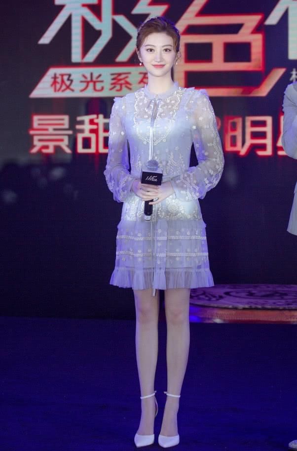 景甜现身医院,看到她的肚子网友都呆了,网友:张继科喜欢就好