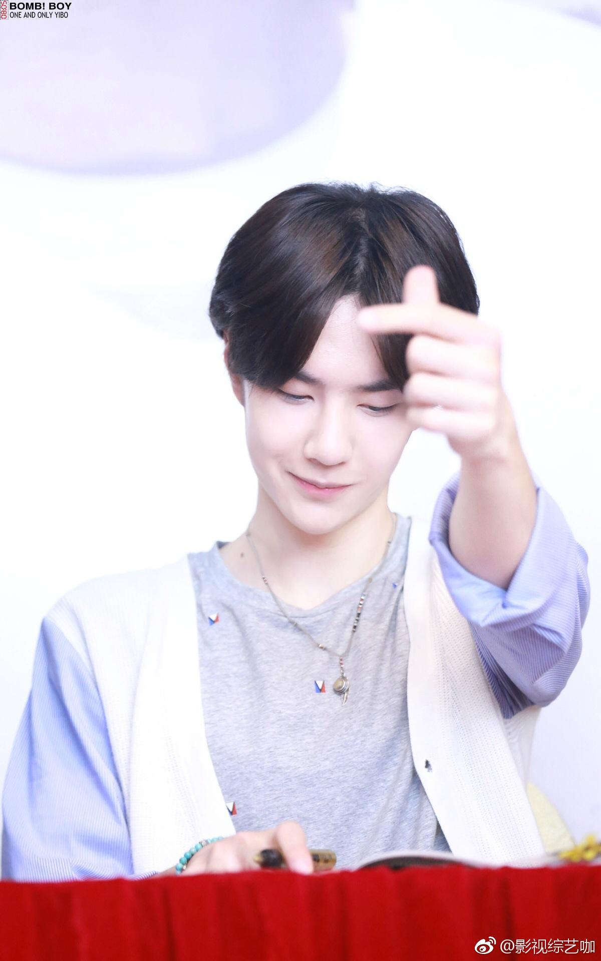 王一博害羞的样子这位导师害羞起来比女孩子还可爱