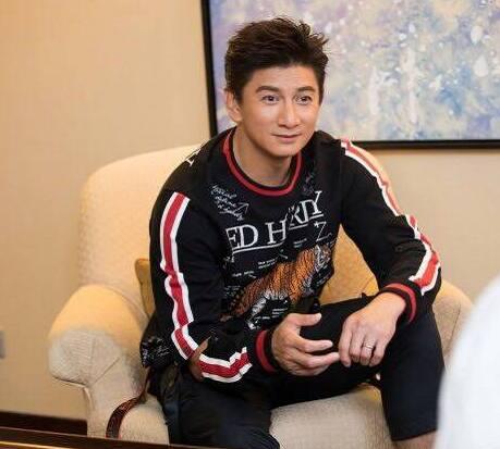 吴奇隆与陈志朋同一天晒素颜:吴奇隆输了颜值却赢在了"镜头"?