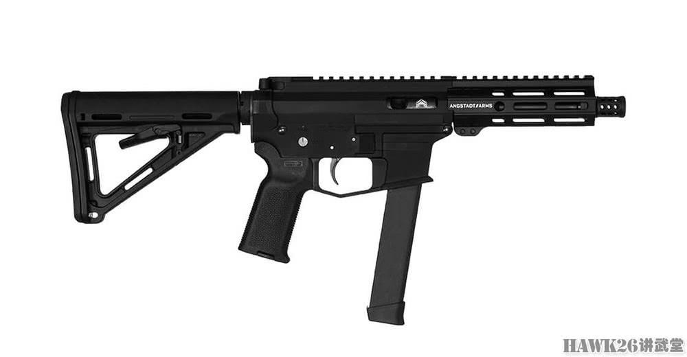 这是昂斯塔特udp-9冲锋枪,采用了ar结构,采用了格洛克33发弹匣供弹.