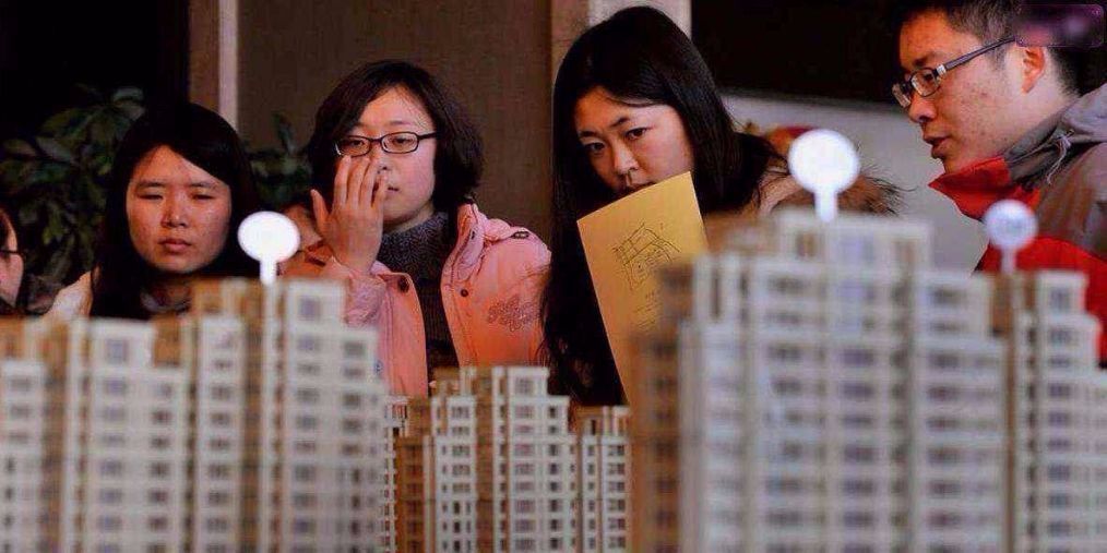 2018年楼市出现罕见下跌!现在买房合适吗?对你有利还是有弊?__财经头条