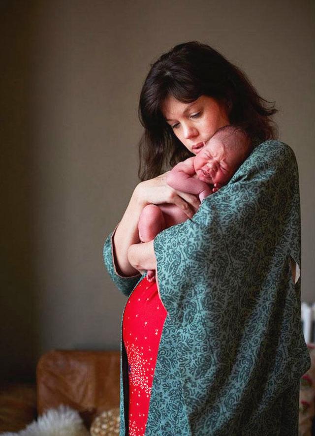 摄影师拍下每位产妇24小时的模样,见证最撼动人心的生命力!