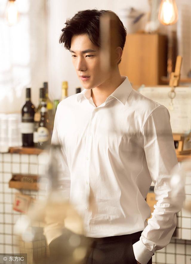 把吊儿郎当演的那么有范的也只有他了,迷妹们超级喜欢