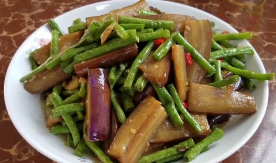 一把豆角一个茄子,教你做出下饭的家常菜,做法简单味道好