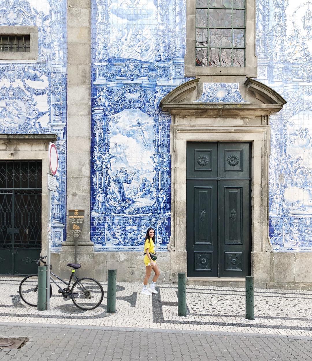 20230611 波尔图大教堂, 葡萄牙 每日一图 波尔图大教堂, 葡萄牙 波尔图的青花瓷美景 波尔图大教堂坐落在老城区的一个广场上，广场中心 ...