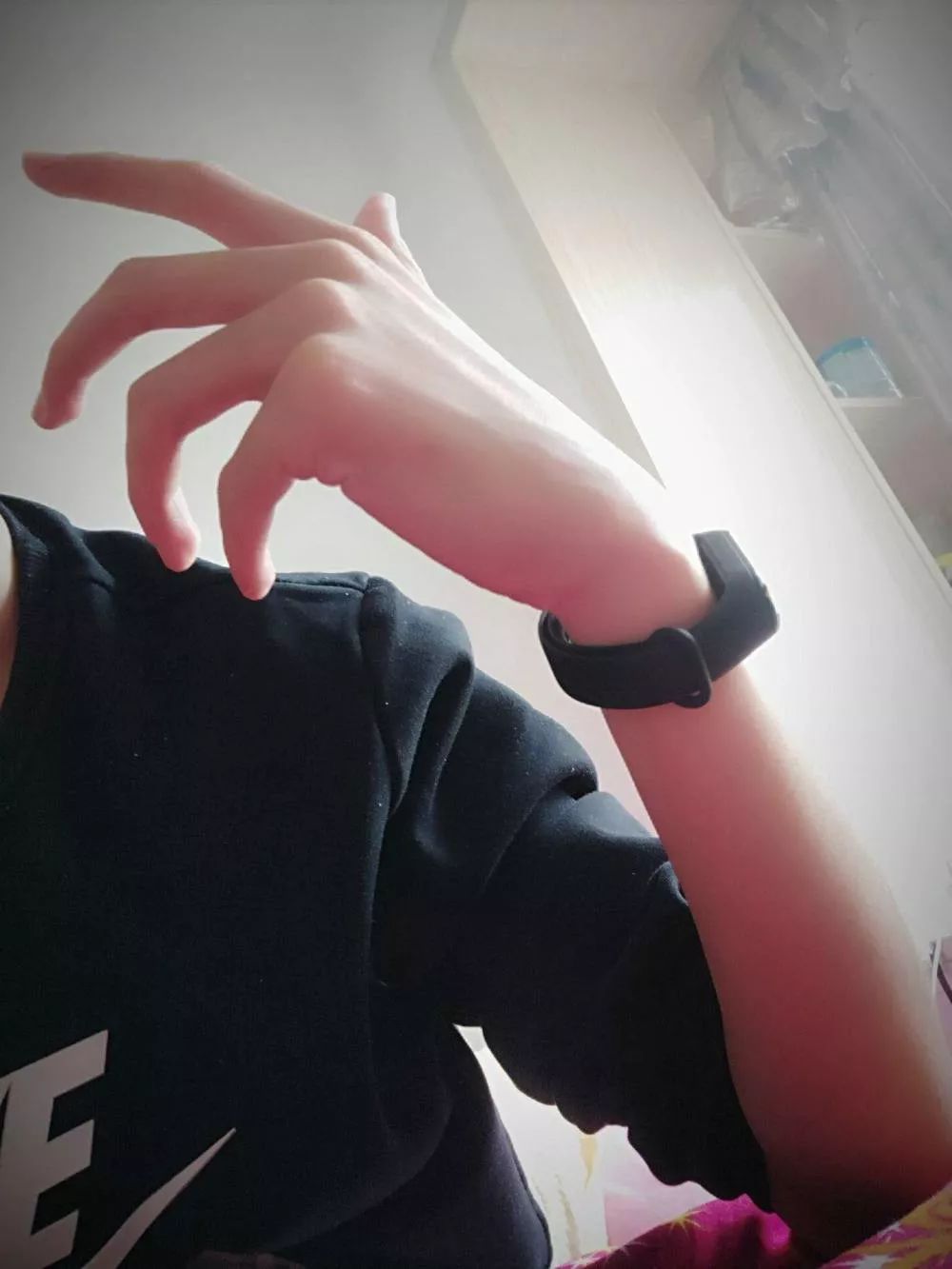 心理测试:哪一只会是坏男人的手,测恋爱中你的精明程度有多高