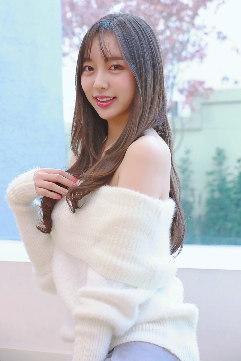 一个秀发飘逸的青春美丽女孩|妹子|人像摄影|秀发_新浪新闻