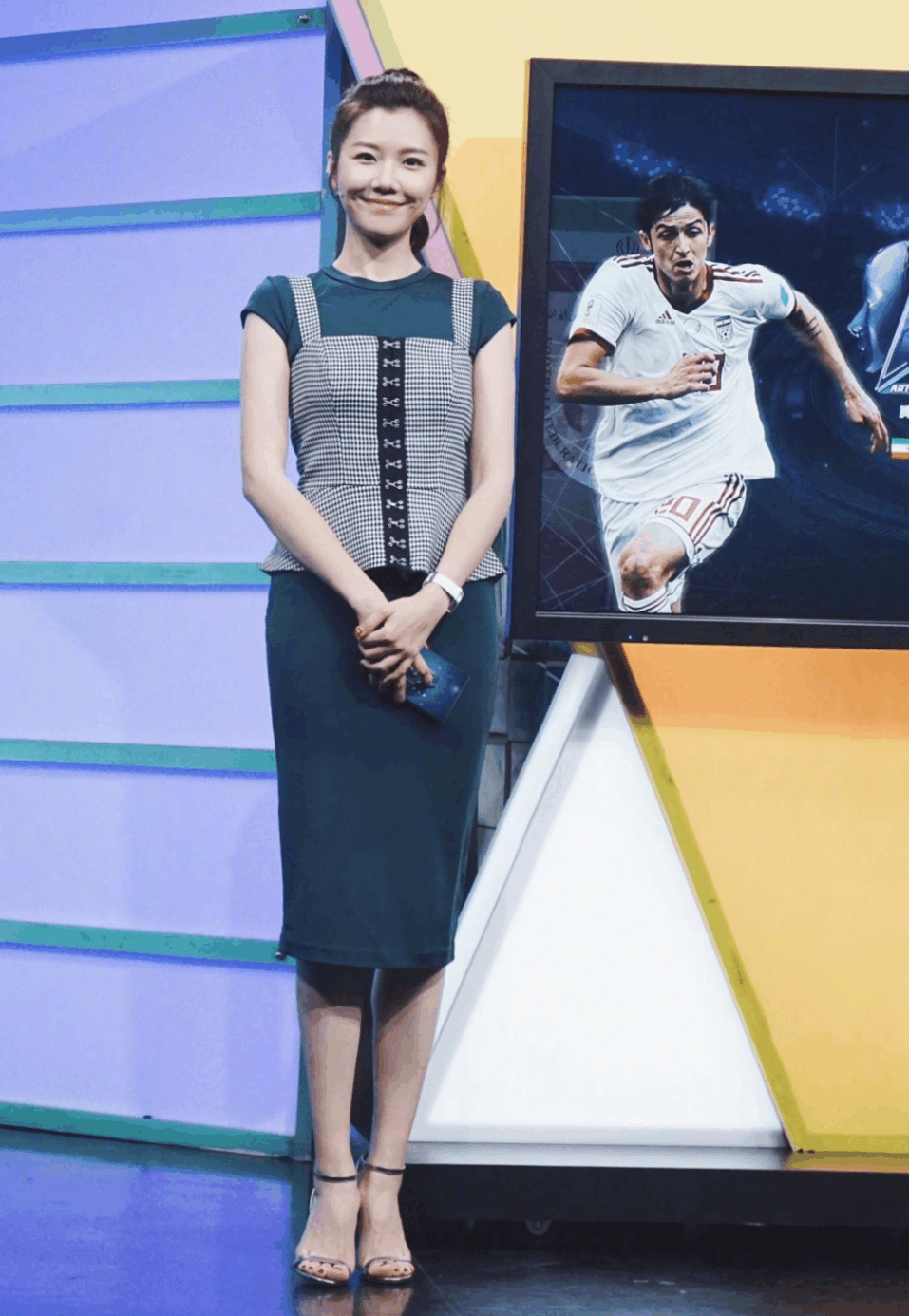 刘语熙半夜发文:看个世界杯 还莫名看出了优越感 这是缺乏自信?