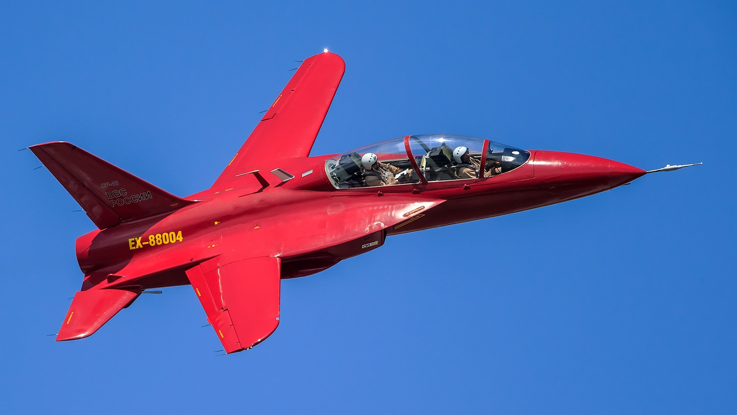 俄罗斯造型别致的前掠翼双座教练机,不知这个飞机有前途否?