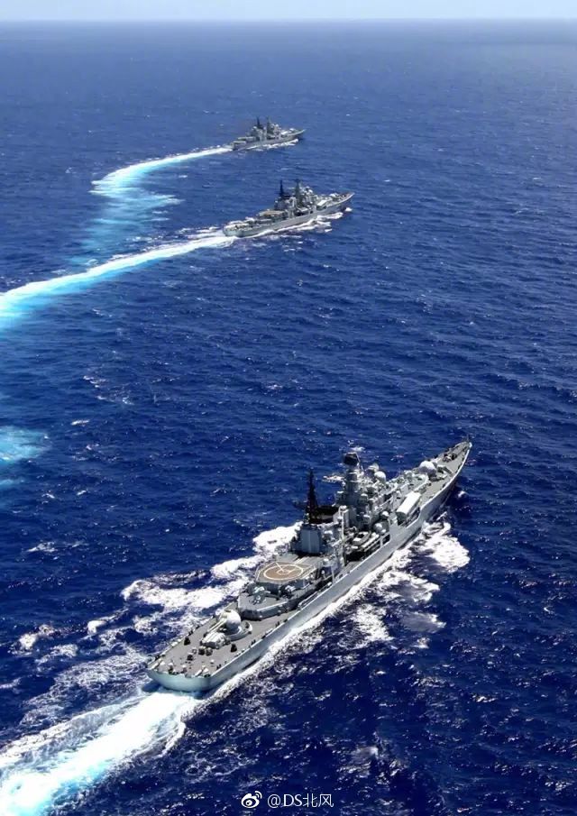 在全海军首开海上超视距打击先河的"海上铁拳"东海舰队某驱逐舰支队