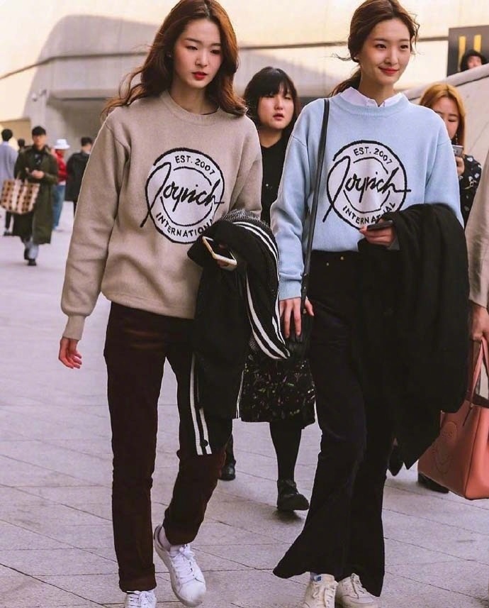 一起走秀的双胞胎模特,真的太有爱了