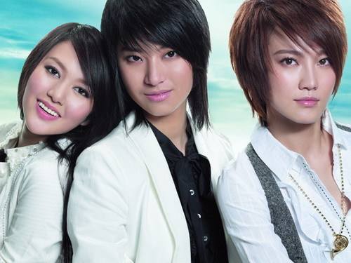 同是06超女走红,她三上春晚,她开公司捧新人,唯她混得最惨!