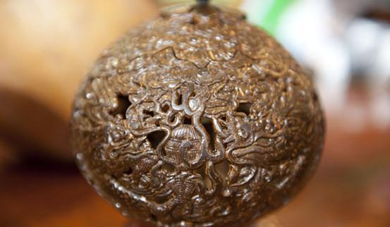 海南椰雕来自椰壳上的时光雕刻