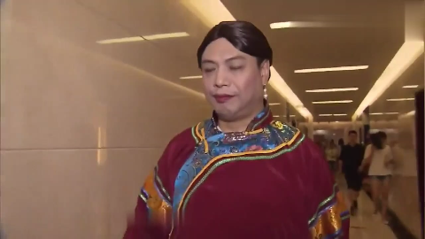 如花现场卸妆露出本来面目石榴姐诉说喜剧演员辛酸史