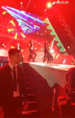 ninepercent上海粉丝见面会 直播 开场劲歌热舞