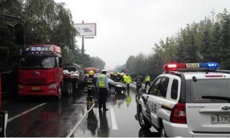 汽车被剐蹭对方逃跑了怎么办?交警:教你2招,让对方乖乖跑回来-新浪汽车