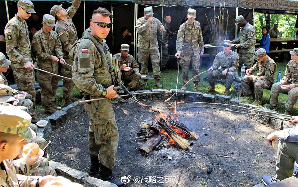 今天美国陆军第1骑兵师1旅8团2营全体士兵以及物资装备从德克萨斯州胡