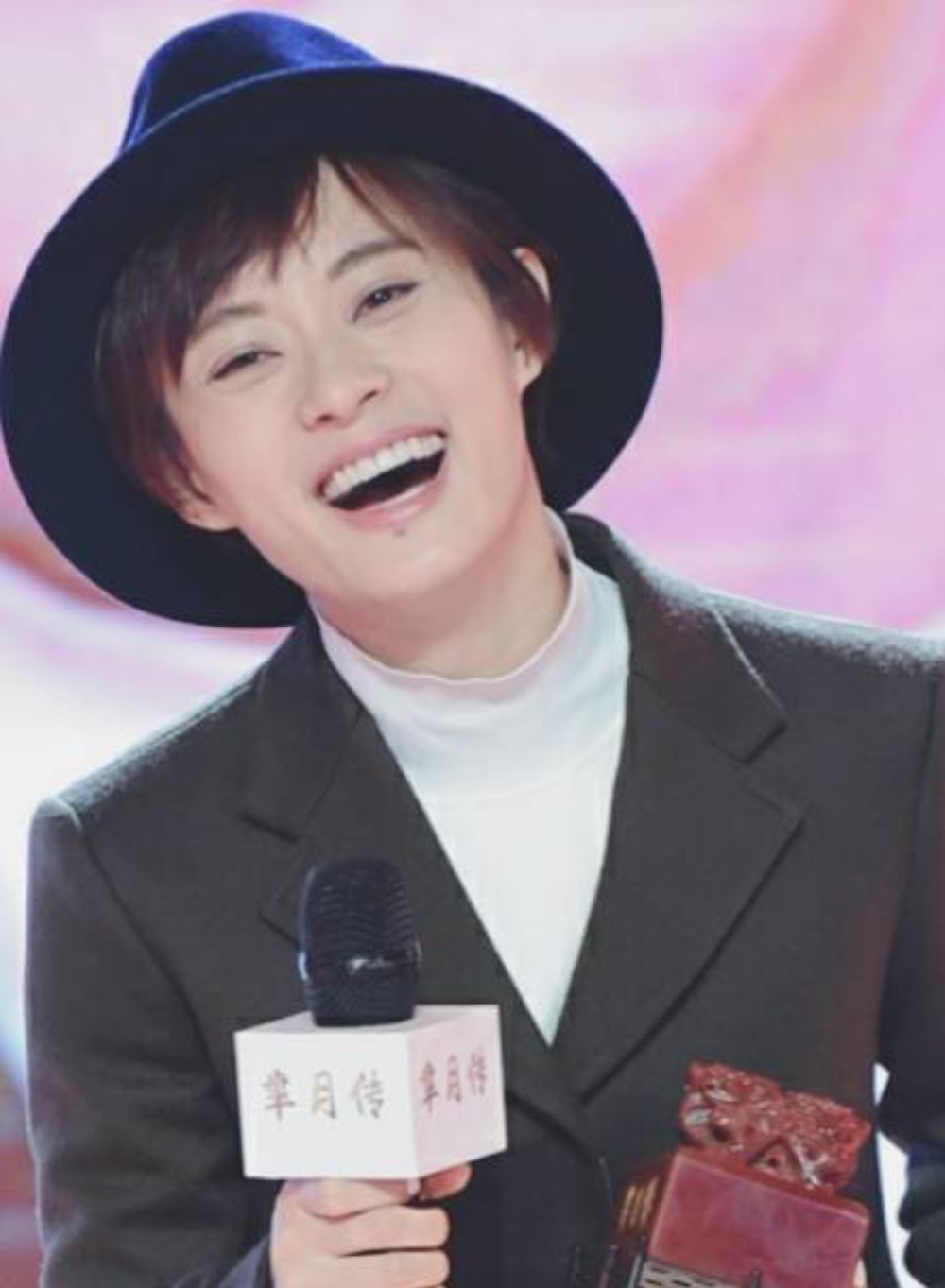 其实孙俪是最爱笑的女星,看过照片你就明白了