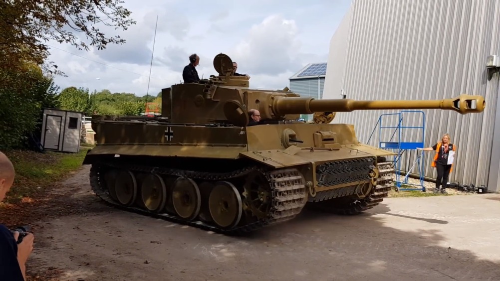 世界最后一辆能开动的虎式坦克,三周前的实拍视频,看一眼少一眼了