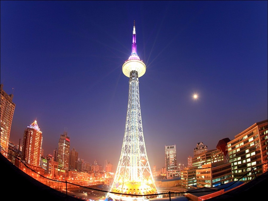 挑个晴朗的天气去哈尔滨龙塔俯瞰整个哈尔滨市全貌
