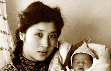 张灵甫被击毙后,粟裕的5个字命令,让其老婆儿子至今都感谢他