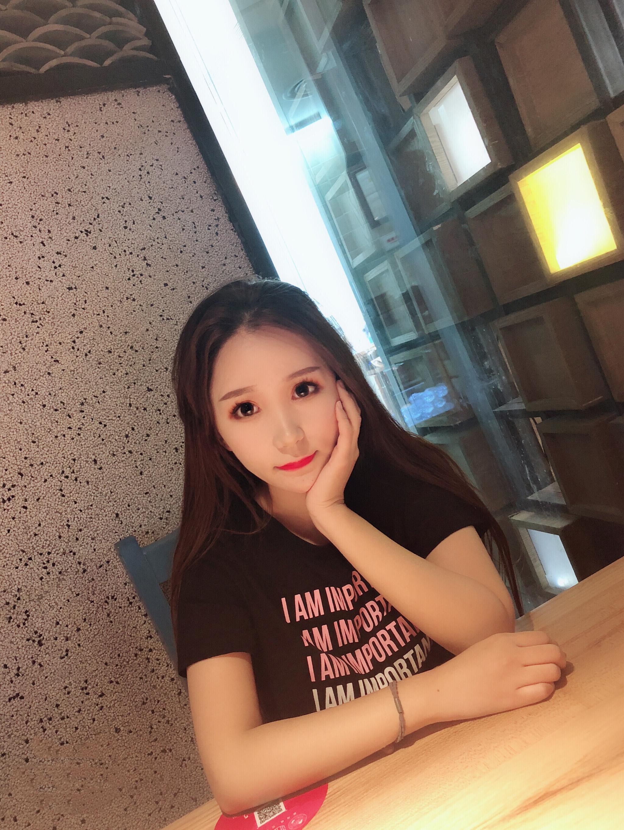 小美 庆熙大学 22 身高163 体重43 喜欢摄影旅游