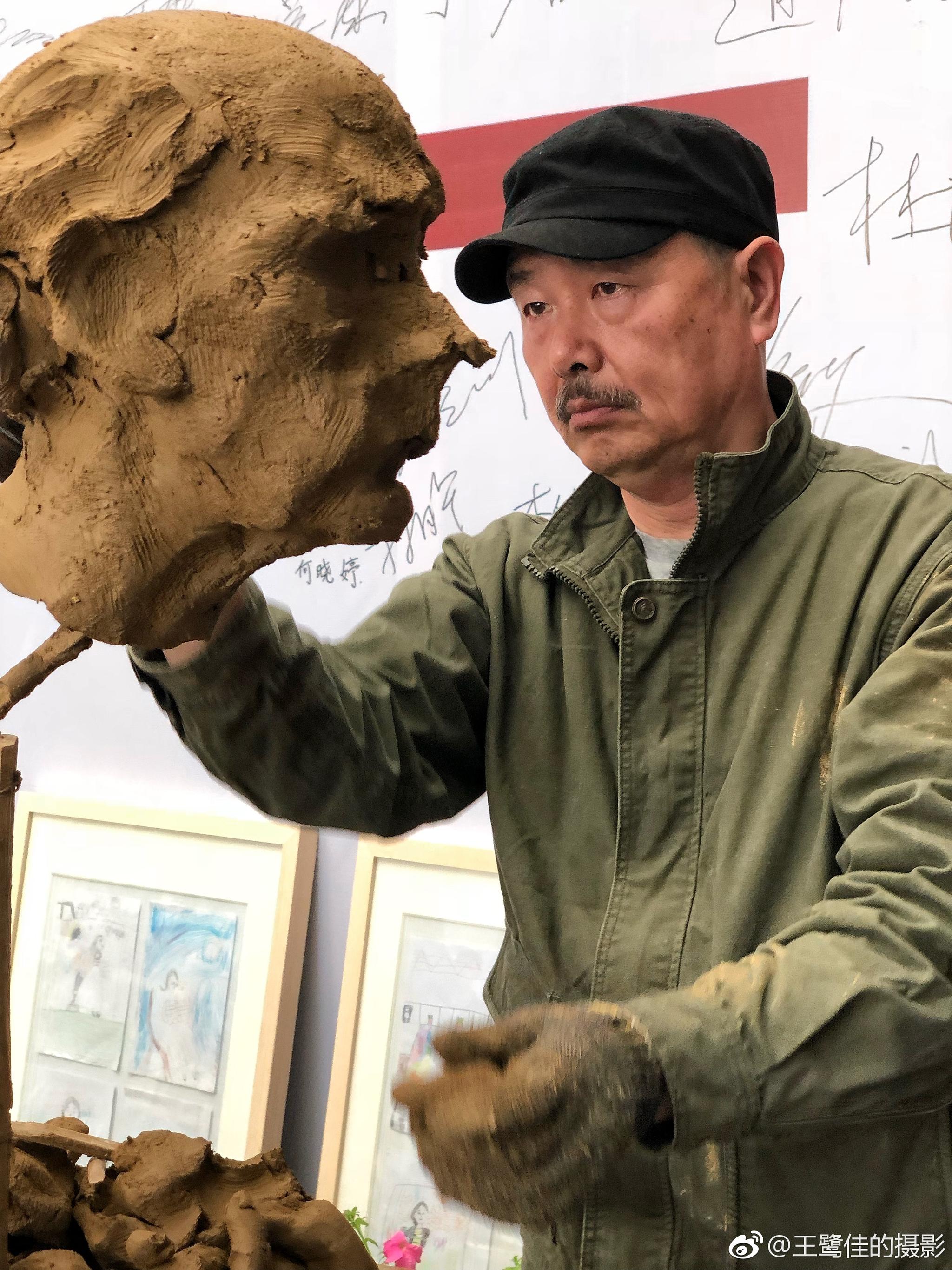 著名雕塑艺术家蒋志强,林春等多位艺术家当场表演技艺,令观众身临其境