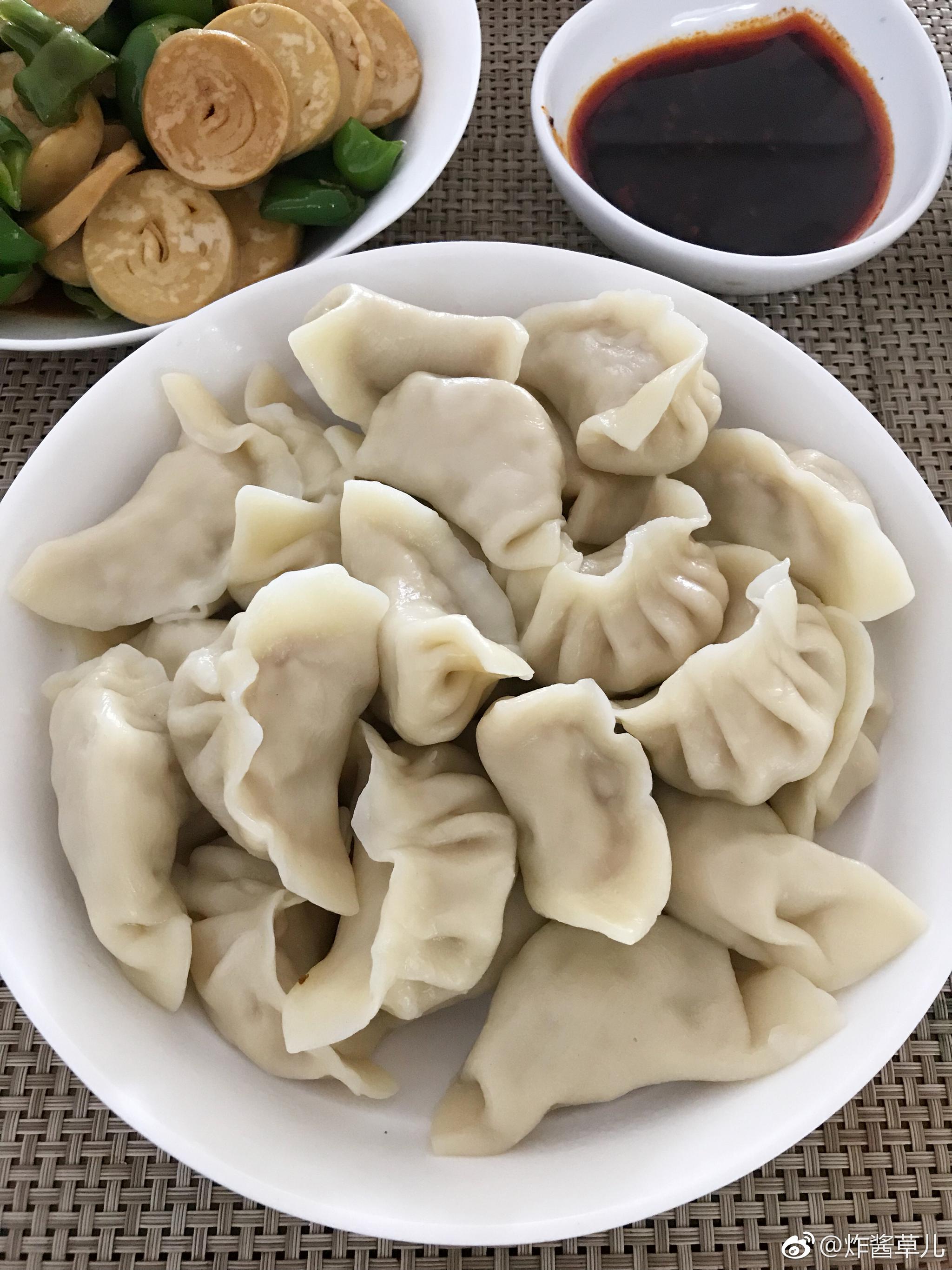中午用莲藕和肉一起调馅包的饺子🥟,第一天给初中生做饭|莲藕|初中生|饺子_新浪新闻