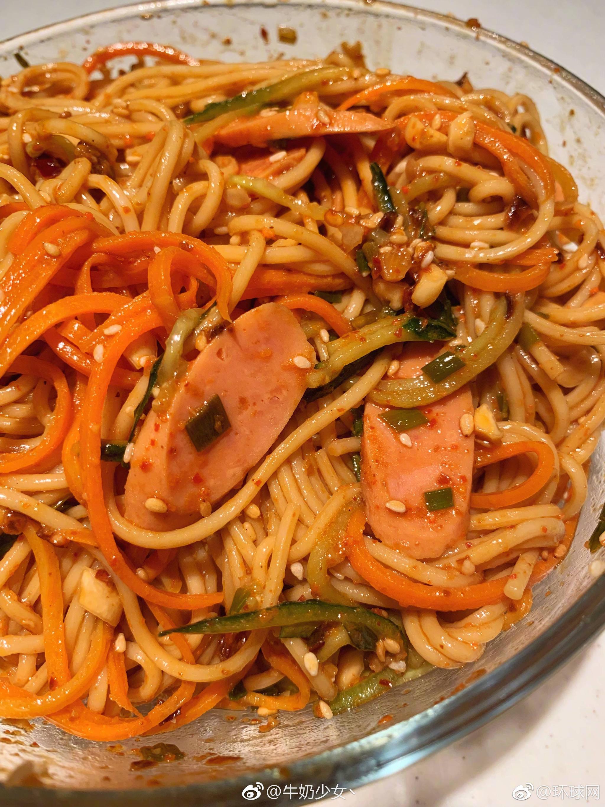 真香拌面,2步搞定
