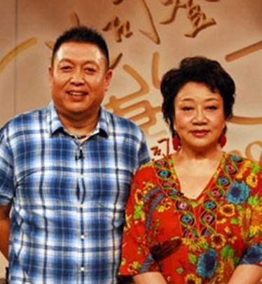 年近60上"星光大道"爆红, 和侯宝林乃是父女? 支持侯耀华夺遗产
